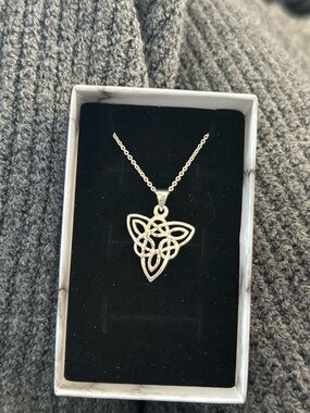 Silver Celtic Trinity Knot Pendant Necklace - Women Jewelry